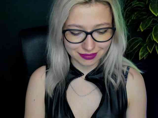xxHeidiLove webcam