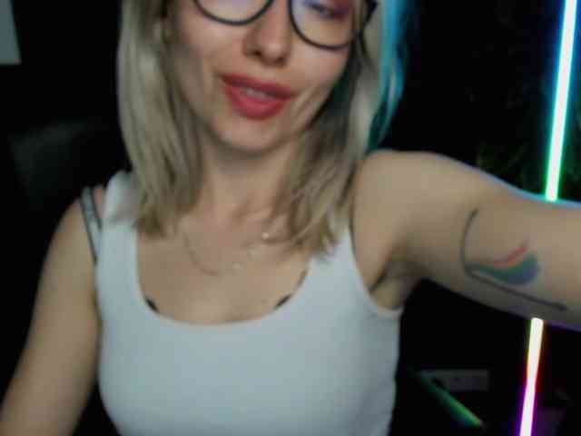xxHeidiLove webcam
