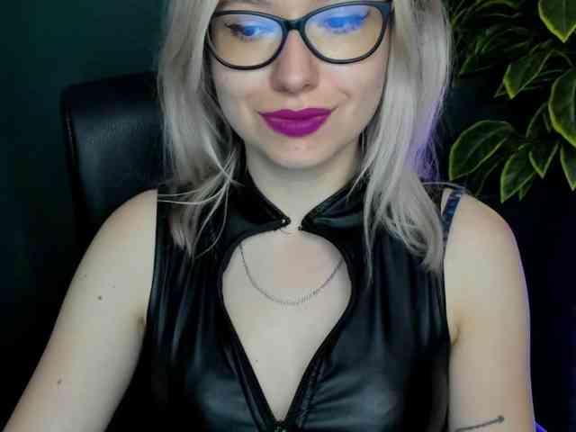 xxHeidiLove webcam