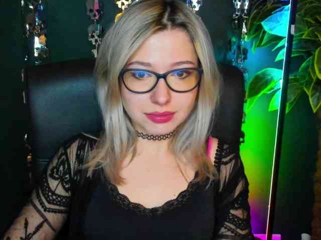 xxHeidiLove webcam