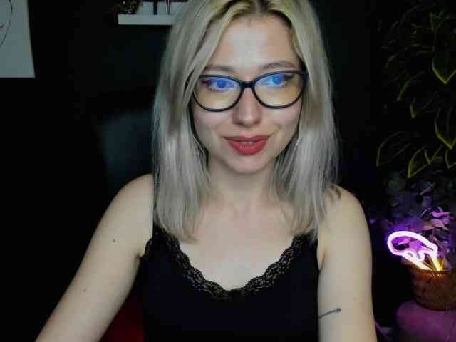 xxHeidiLove webcam