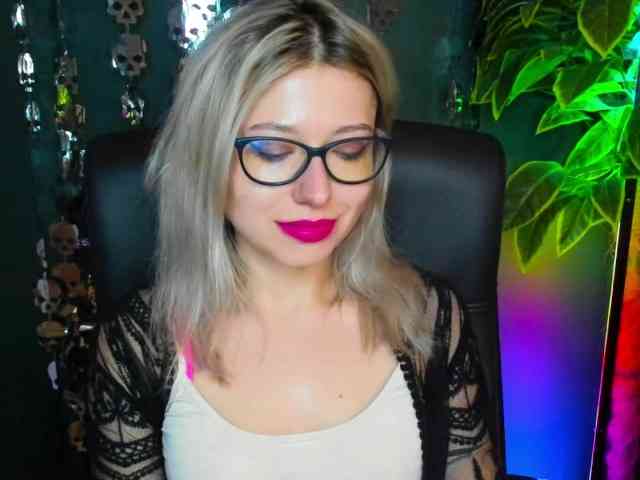 xxHeidiLove webcam