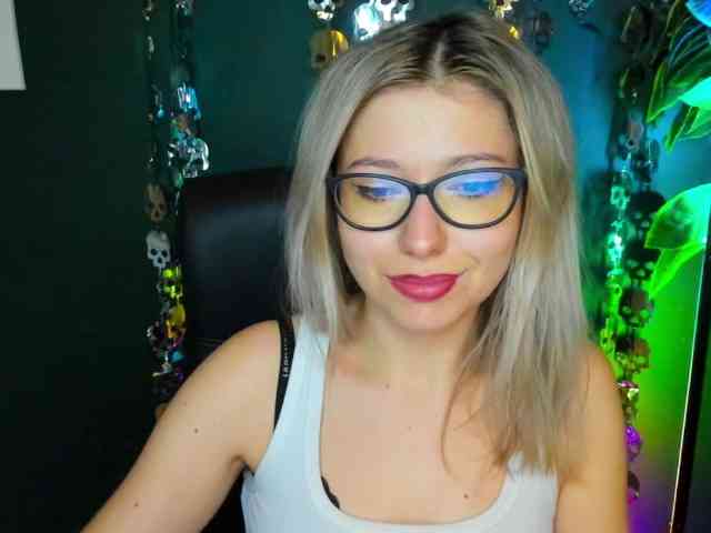 xxHeidiLove bongacams