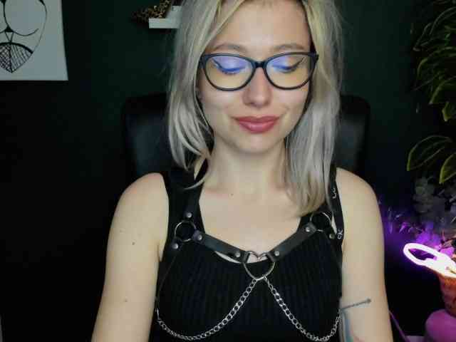 xxHeidiLove webcam