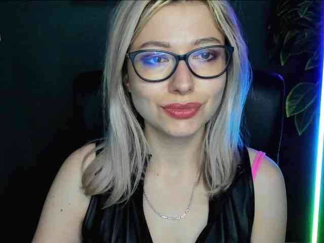 xxHeidiLove webcam