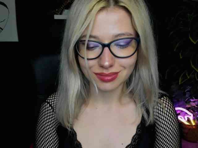 xxHeidiLove webcam