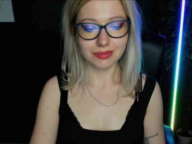 xxHeidiLove webcam