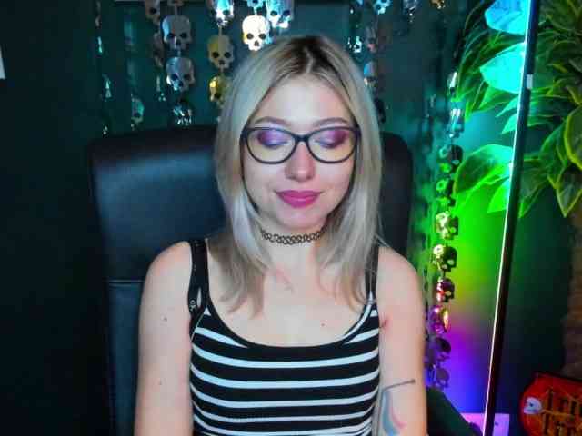 xxHeidiLove webcam