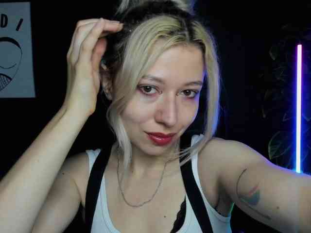 xxHeidiLove webcam
