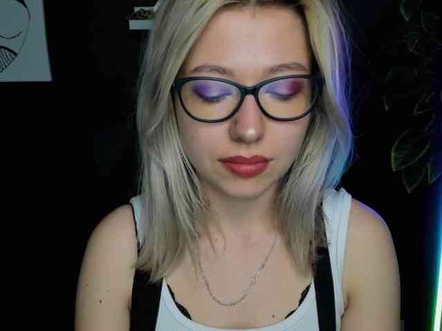 xxHeidiLove webcam