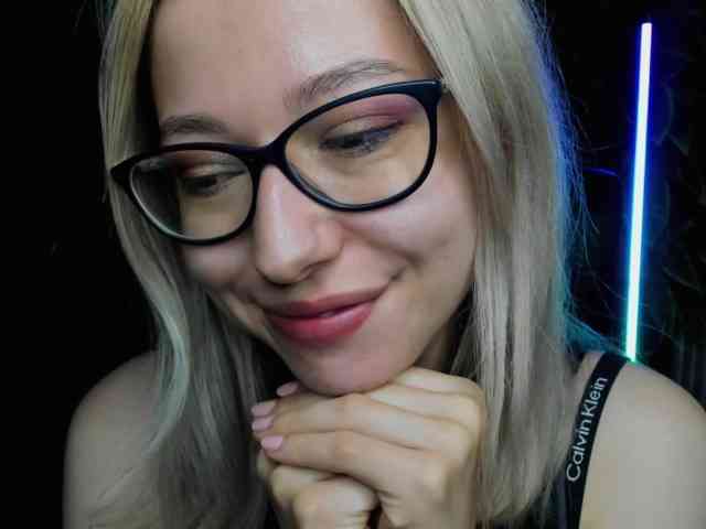 xxHeidiLove webcam