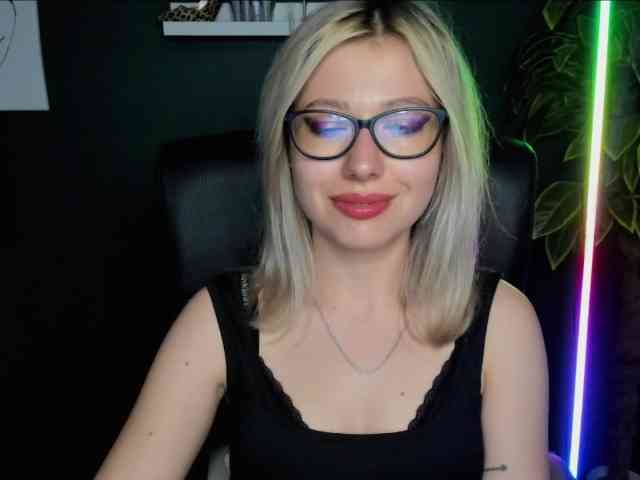 xxHeidiLove webcam