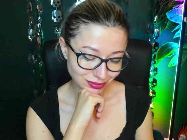 xxHeidiLove webcam