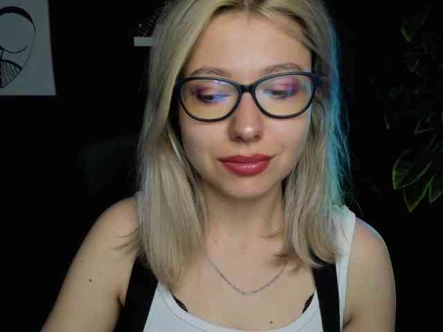 xxHeidiLove webcam