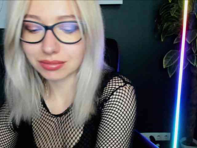 xxHeidiLove webcam