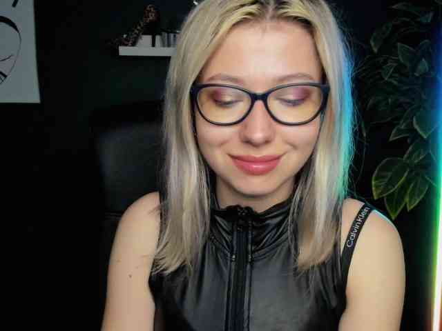 xxHeidiLove webcam