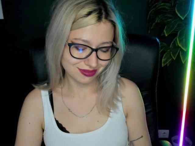 xxHeidiLove webcam