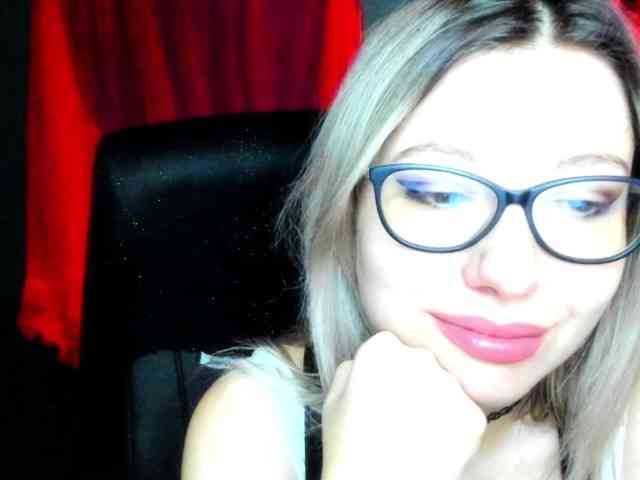 xxHeidiLove webcam