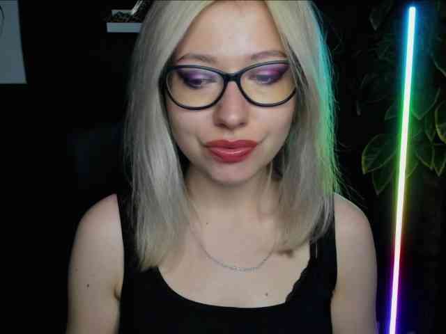 xxHeidiLove webcam