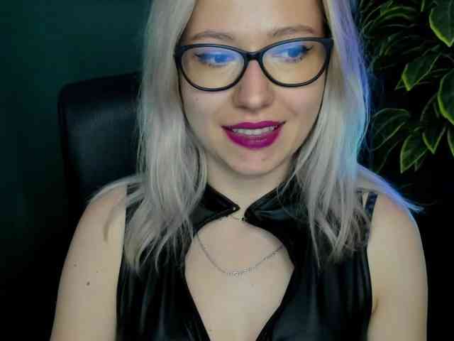 xxHeidiLove webcam