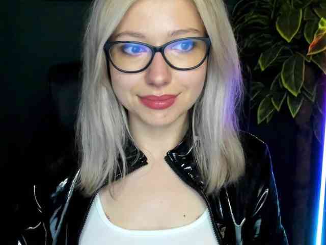xxHeidiLove webcam