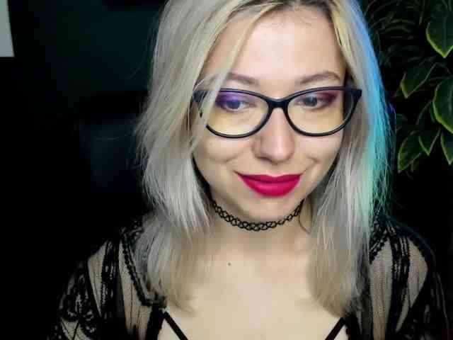 xxHeidiLove webcam