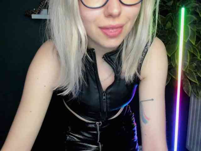 xxHeidiLove webcam