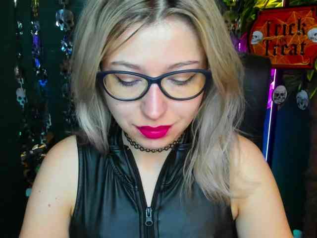 xxHeidiLove webcam