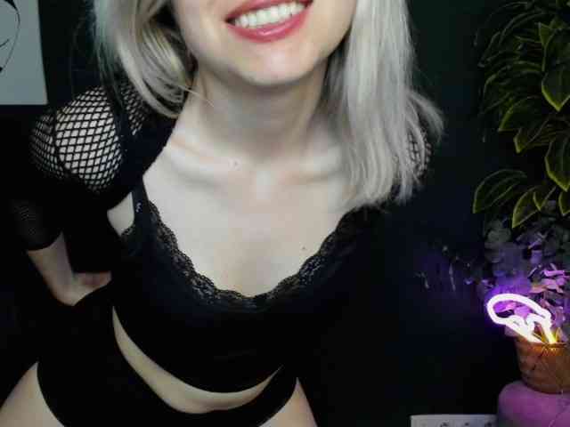 xxHeidiLove webcam