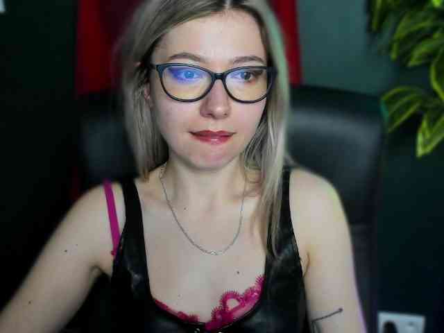 xxHeidiLove webcam