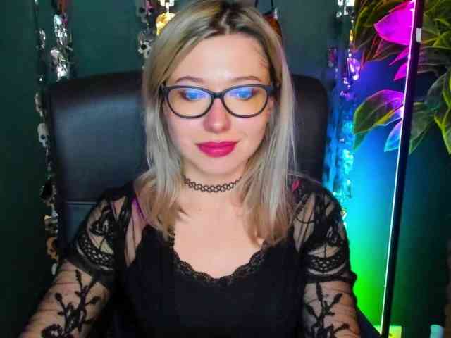 xxHeidiLove webcam