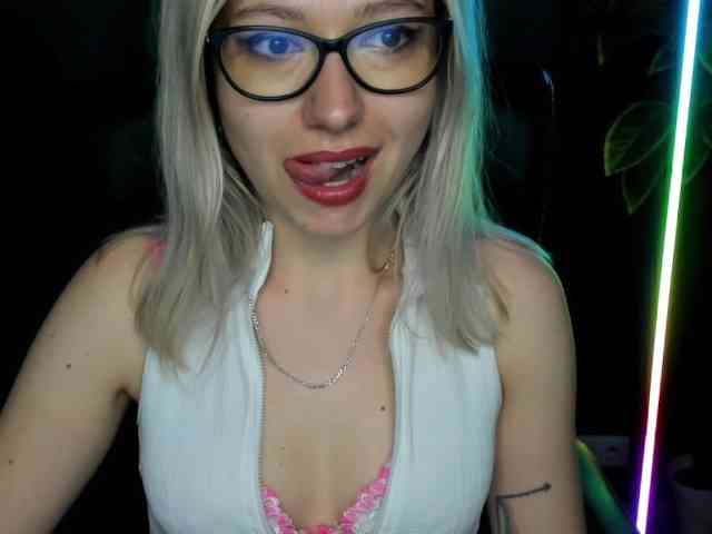 xxHeidiLove webcam