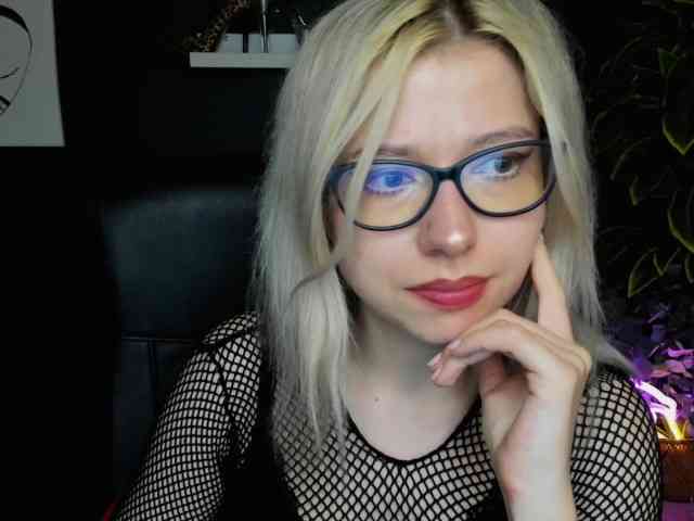 xxHeidiLove webcam