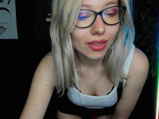 xxHeidiLove webcam