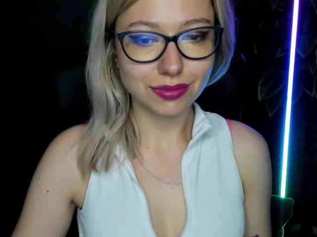 xxHeidiLove webcam