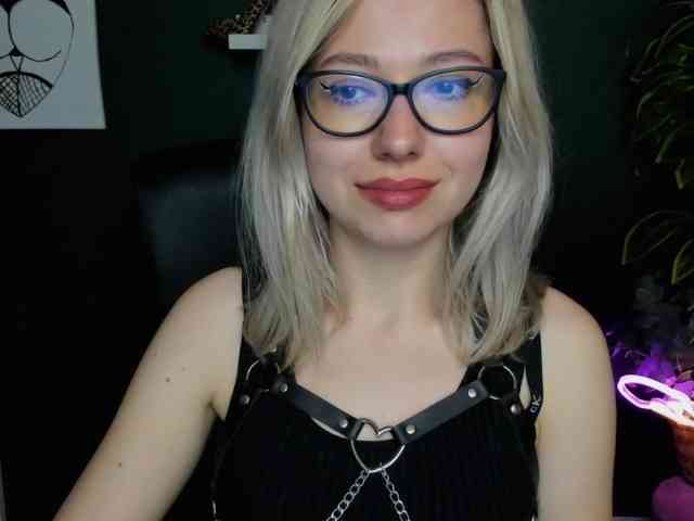 xxHeidiLove webcam