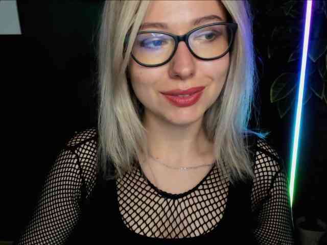 xxHeidiLove webcam