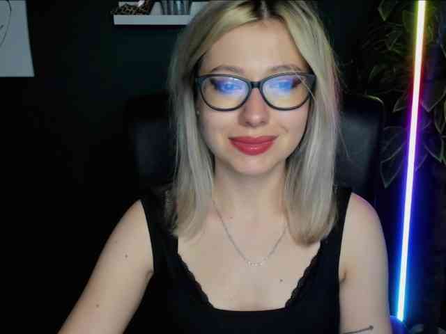 xxHeidiLove webcam