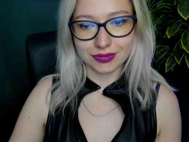xxHeidiLove webcam