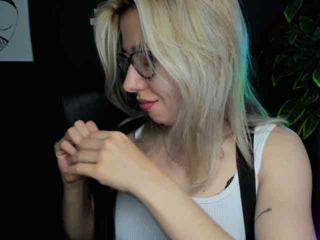 xxHeidiLove webcam