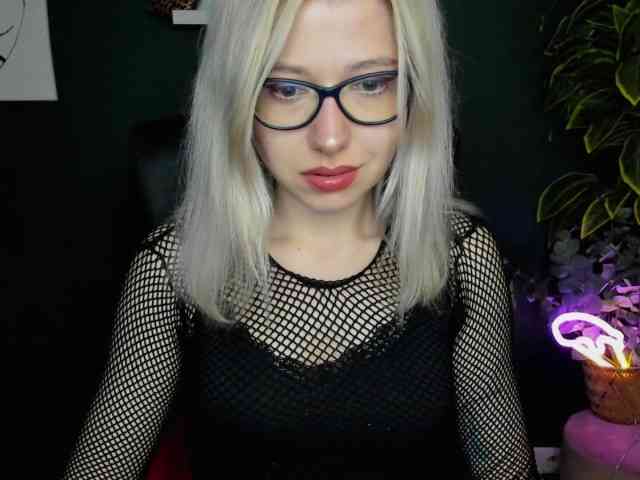 xxHeidiLove webcam