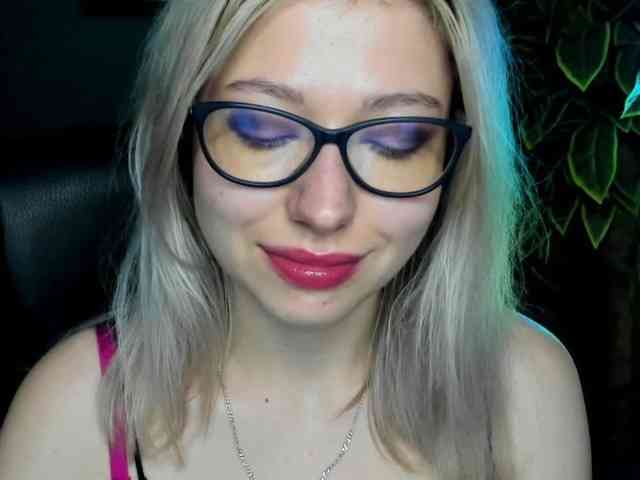 xxHeidiLove webcam