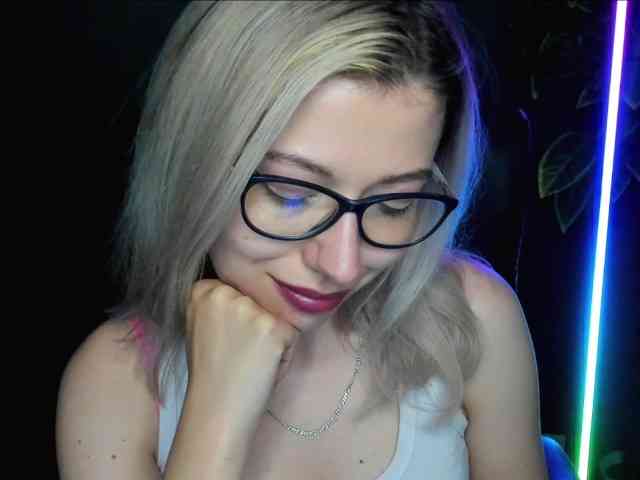 xxHeidiLove webcam