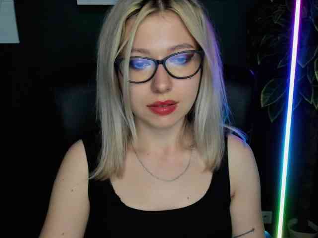 xxHeidiLove webcam