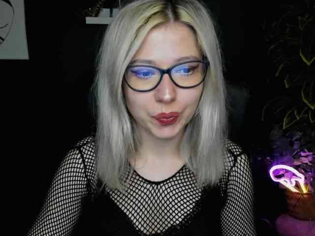 xxHeidiLove webcam