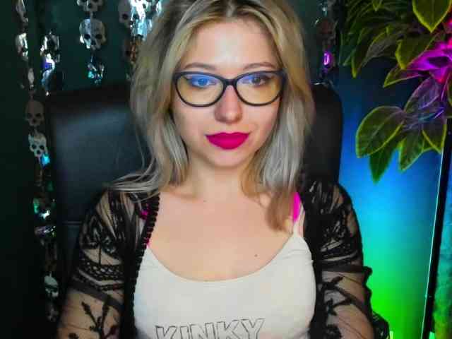 xxHeidiLove webcam