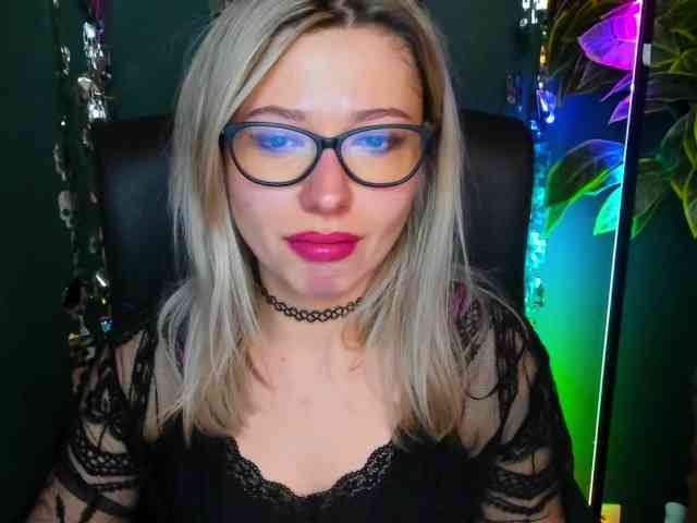xxHeidiLove webcam