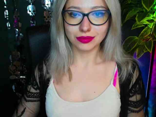 xxHeidiLove webcam
