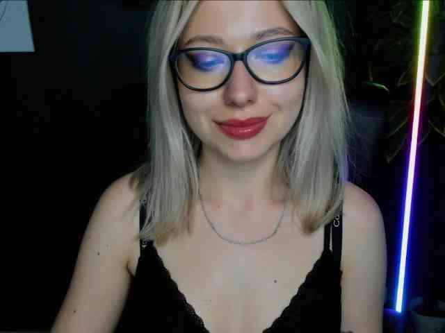 xxHeidiLove webcam