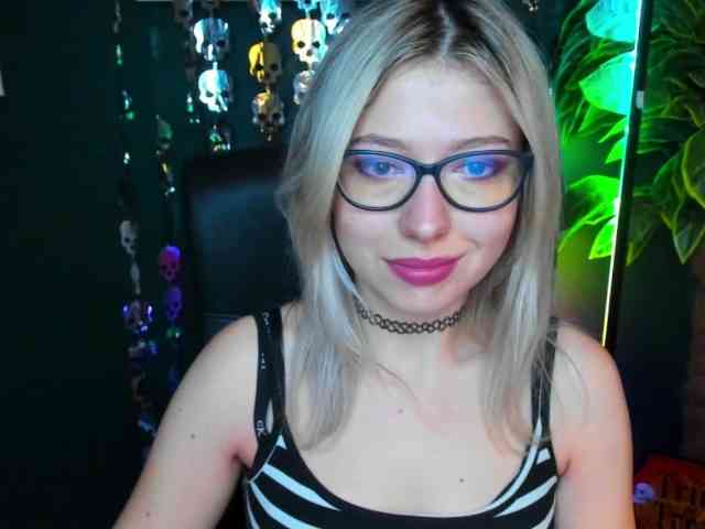 xxHeidiLove webcam